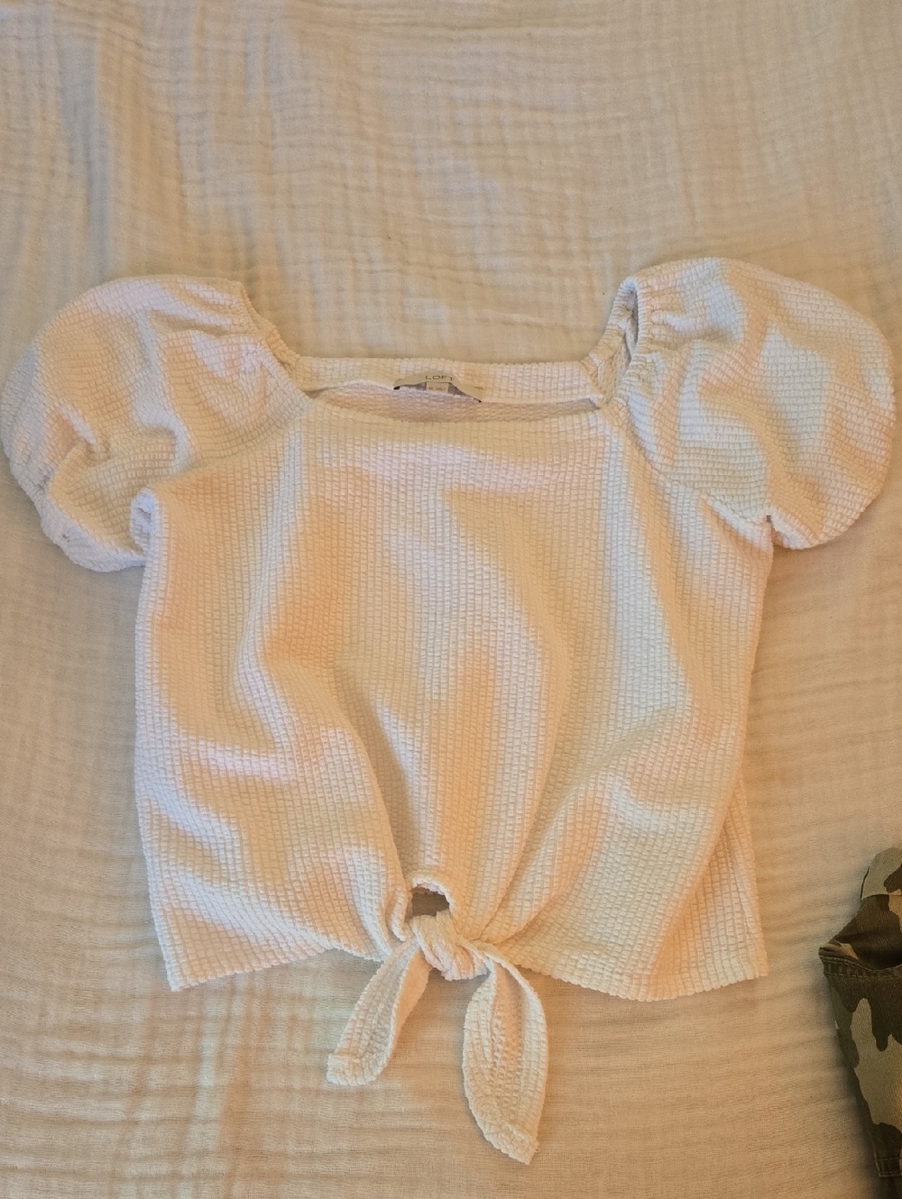 LOFT White Tie-Front Puff Sleeve Seer Sucker Top